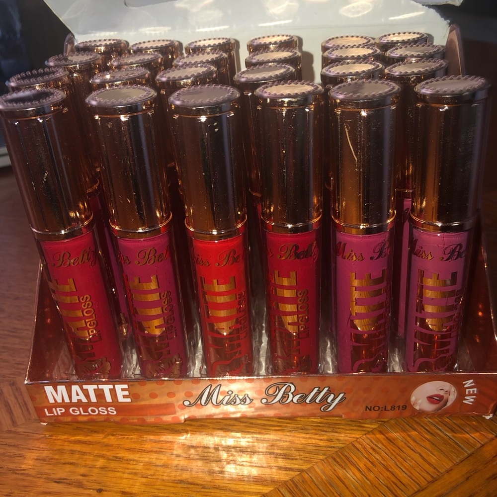 Matte lip gloss